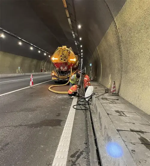 华安隧道排水渠清淤